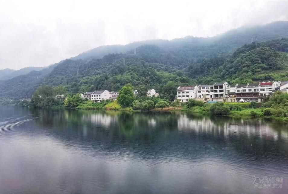 默虹｜美海军测试新制服，配发“一脚蹬”老头皮鞋